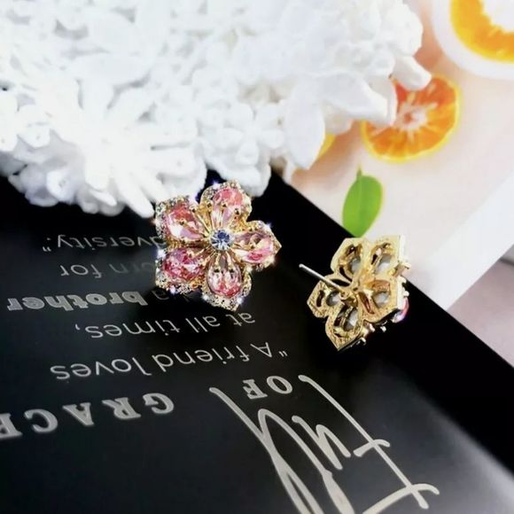 Cute Pink Cubic Zirconia Flower Stud Earings - Picture 4 of 7